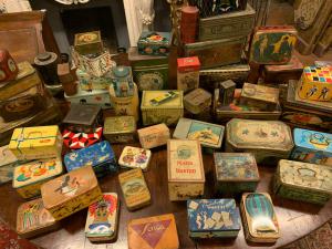 DARS616 - Lot of tin boxes, from famous brands. 20th Century.
